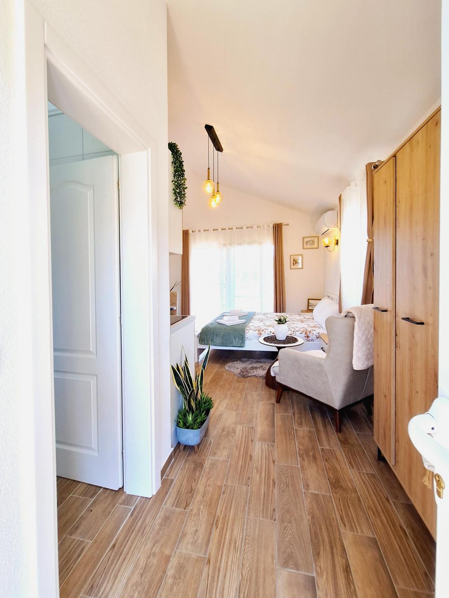 Sunny Side Apartments Риека-Црноевича Экстерьер фото