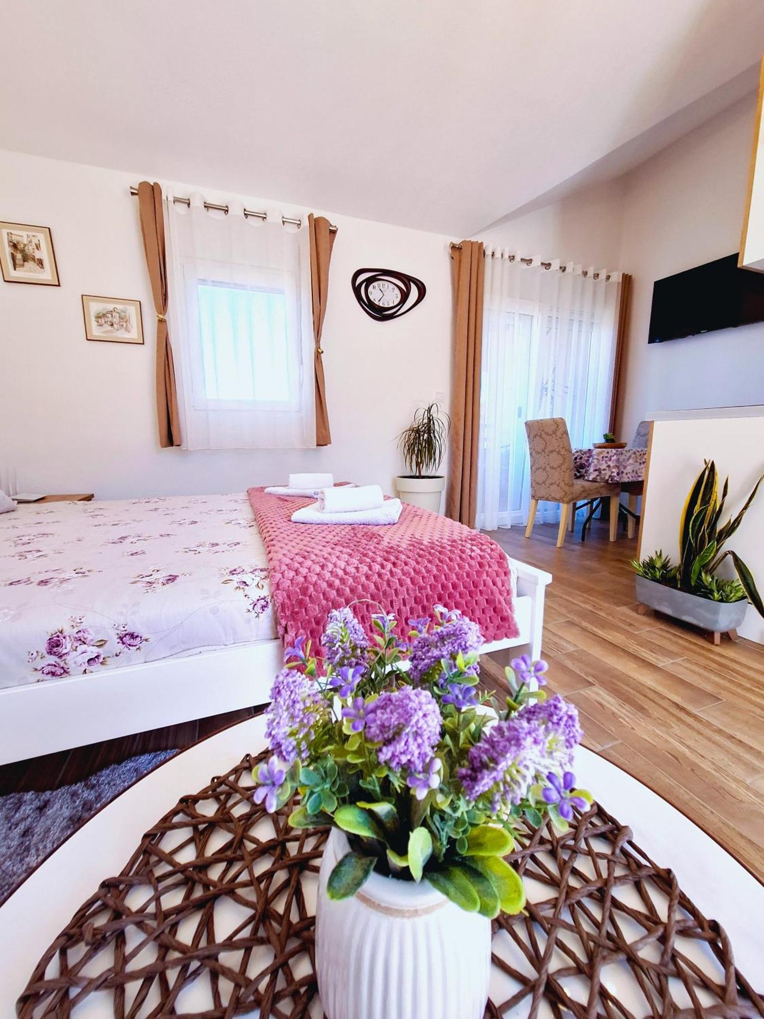 Sunny Side Apartments Риека-Црноевича Экстерьер фото