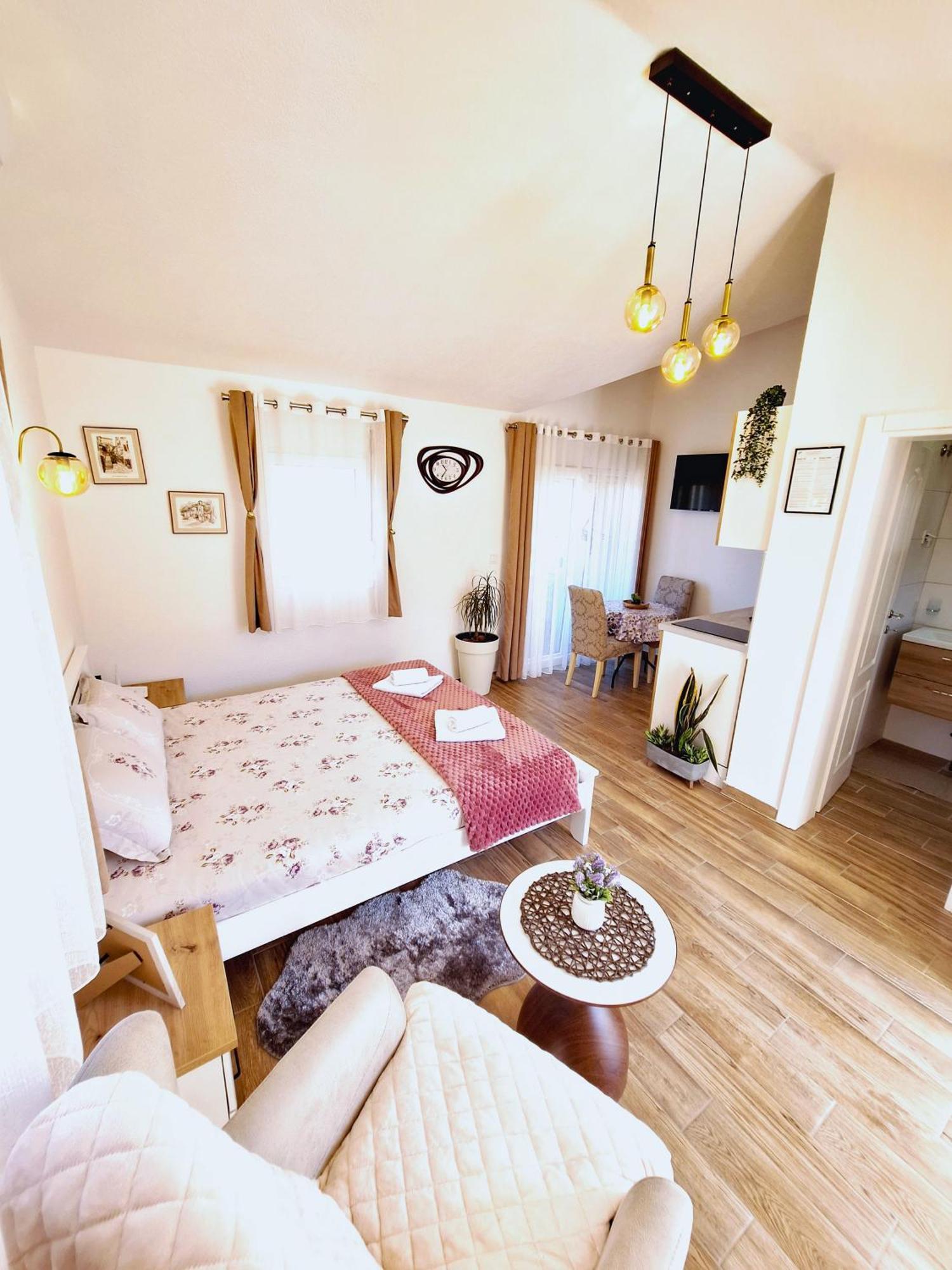 Sunny Side Apartments Риека-Црноевича Экстерьер фото