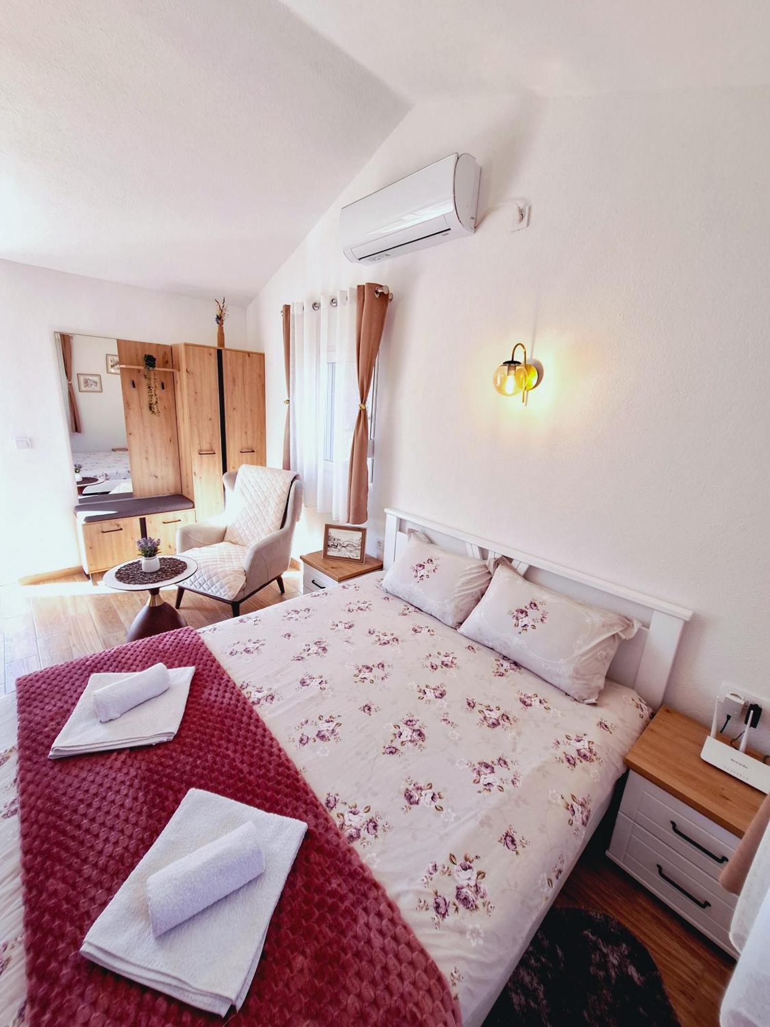 Sunny Side Apartments Риека-Црноевича Экстерьер фото